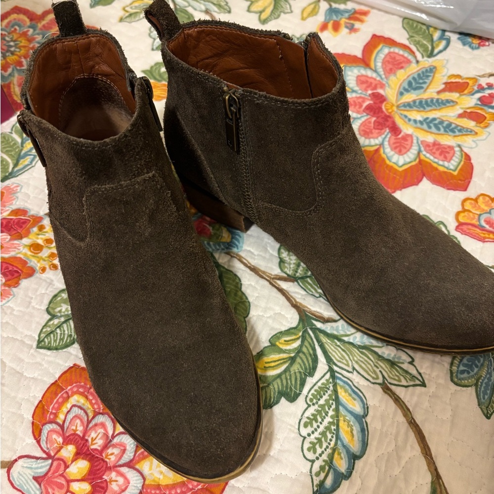 Lucky Brand Betwixt dark green Suede Ankle Booties
